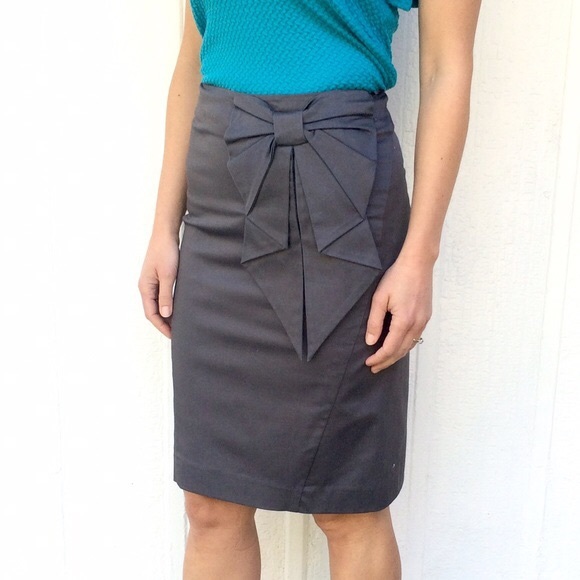 H&M Dresses & Skirts - Sale! H&M Bow Pencil Skirt